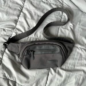 Travelon Anti-Theft Metro Waist-pack in gray heather